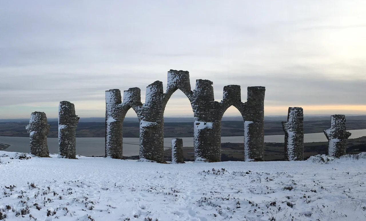 Fryrish Monument in the snow in January 2018
