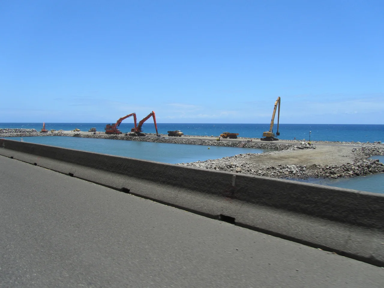 Chantier de la Nouvelle Route du Littoral au niveau du cap Bernard, la Réunion