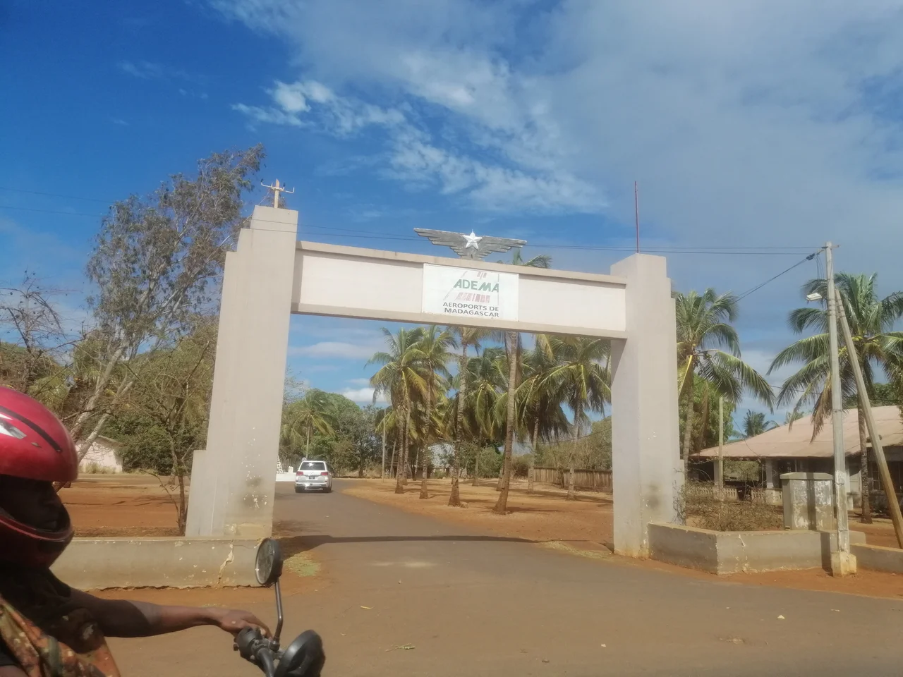il relie Antsiranana au reste de monde