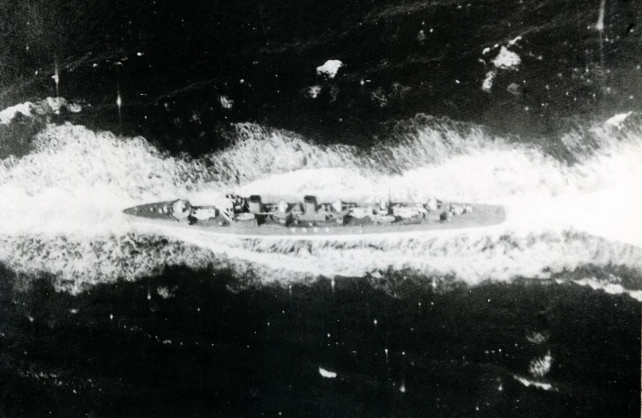 Imperial Japanese Navy destroyer Nadakaze on high speed trials.