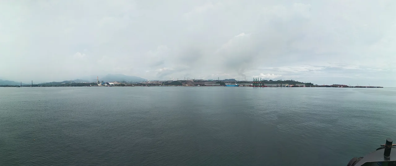 Kawasan pelabuhan PT. Indonesia Morowali Industrial Park di desa Labota, Morowali, Sulawesi Tengah