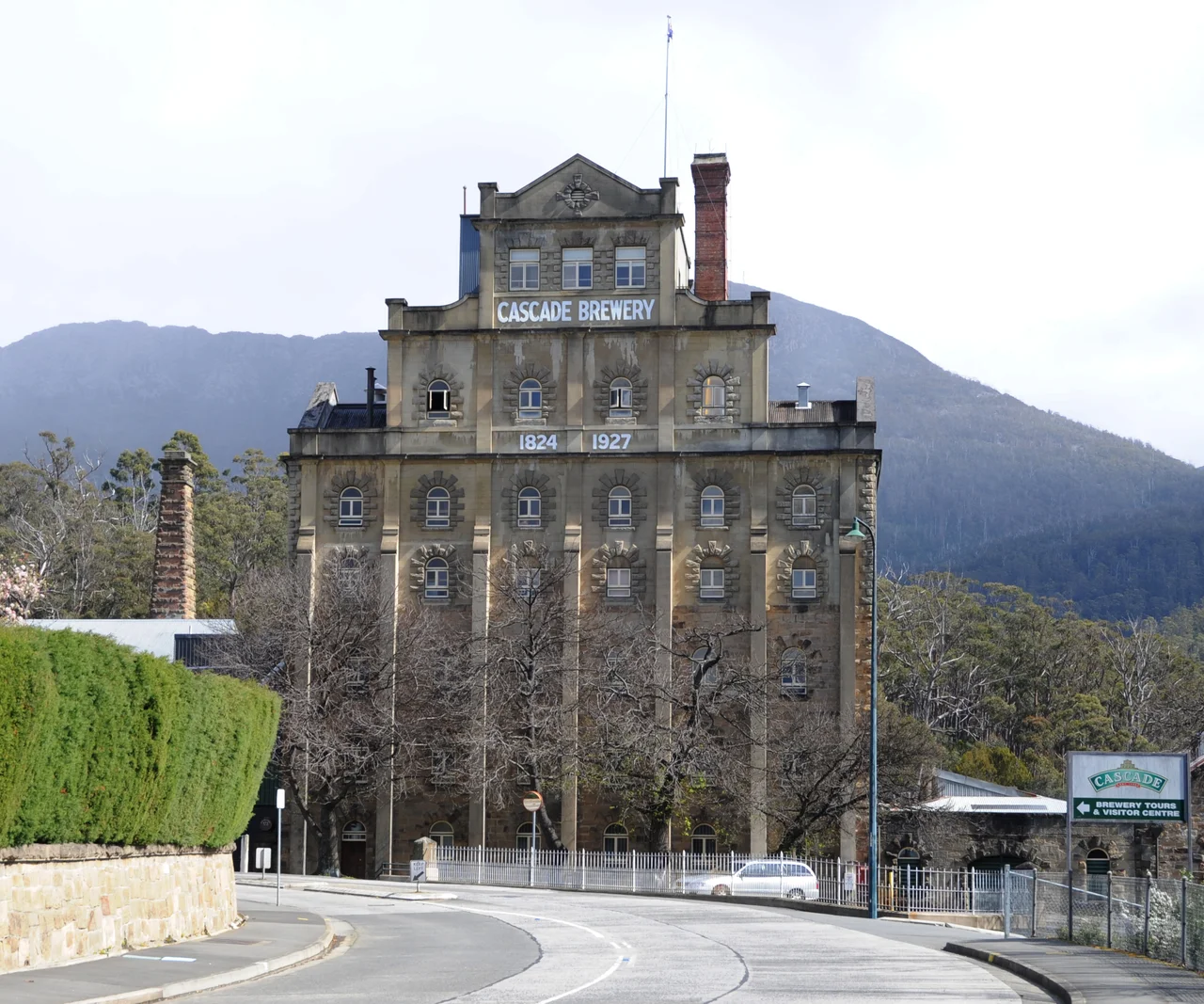 A panorama of the Hobart region from Sandy Bay (left hand side) to the Hobart Domain (right hand side).