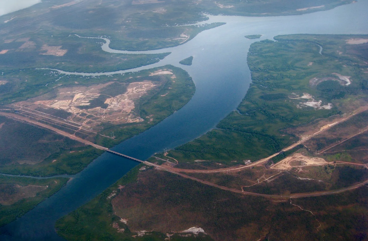 The Elizabeth River bridge across Elizabeth River, upstream the East Arm of Darwin Harbour, carries both the Channel Island road and the Darwin - Alice Springs - Adelaide  railway