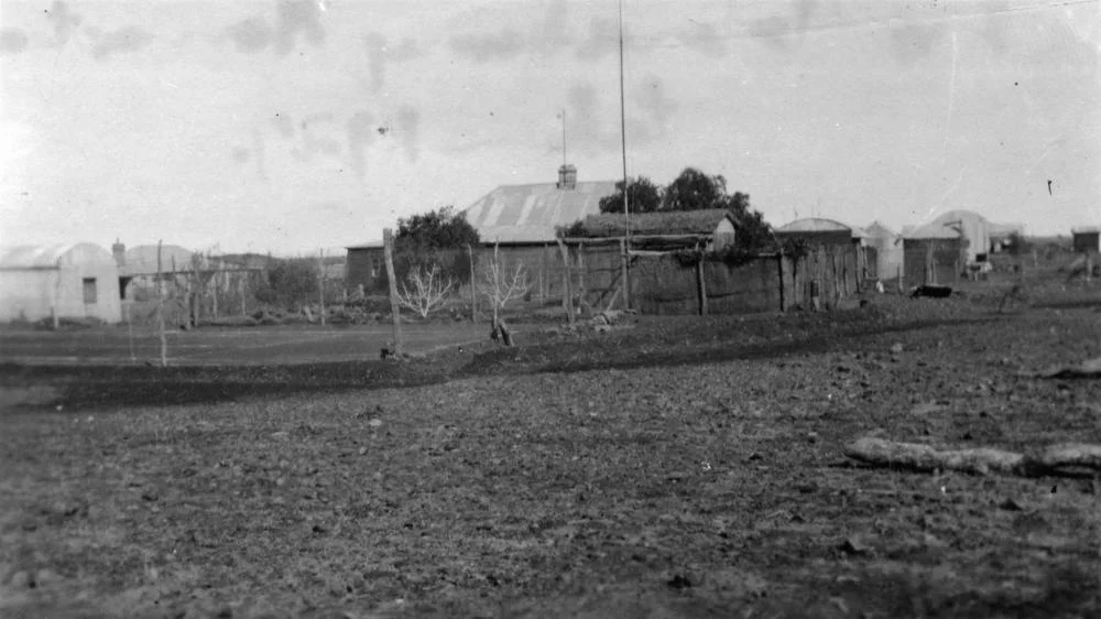 Arrabury Station in the Thargomindah District, Queensland, 1927
Arrabury Station was taken up by John Costello in 1875 then trasferred in 1879 to F. Peppin and J. Webber, to W. Campbell in 1880, then from thre to the Australian Mortgage and Agency Co. in 1892. After this the property was bought by Messrs Lindsay and Howe in 1908 and then to the Arrabury Pastoral Co. Ltd. on 5 January 1918.