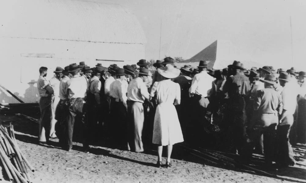 Clearing sale on Wellshot Station, south of Ilfracombe, 1947