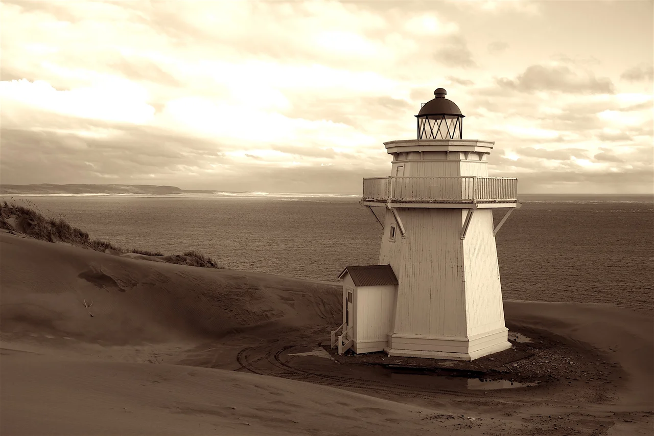 The Kaipara North Head Lighthouse was built in 1884 in response to the continued loss of ships and lives.
13.4 m wooden tower. Last wooden tower built in New Zealand.
The settlement grew in response to employment opportunities but by 1920 steamers had largely replaced sailing ships, and the large sawmills had closed as the kauri forests were exhausted. In 1947 the Kaipara Harbour was closed as a port of entry to New Zealand. In 1952 the light was dismantled and the lighthouse decommissioned. The associated houses were barged to various locations around the Kaipara.

Restoration and maintenance of the lighthouse is now being undertaken by the Historic Places Trust.