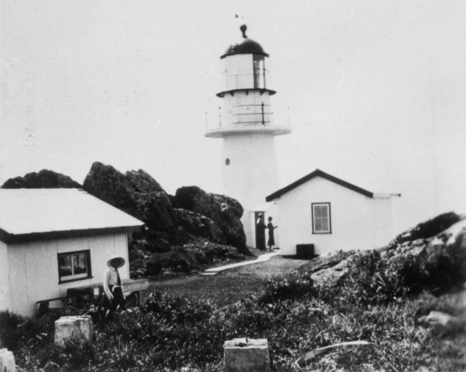 Pine Islet Lighthouse, Queensland, ca. 1935 The lightstation was situated on Pine Islet in the Percy Group, south-east of Mackay.