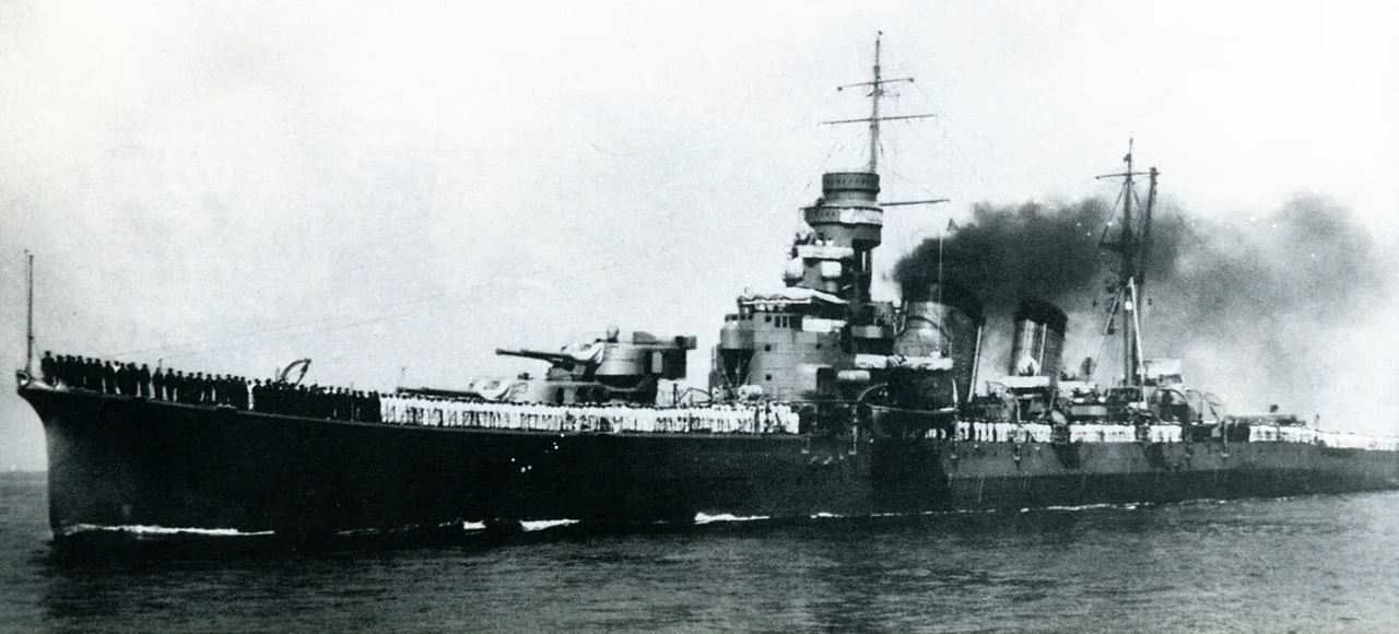 Japanese cruiser Kinugasa commissioning at Kobe, September 30, 1927.
