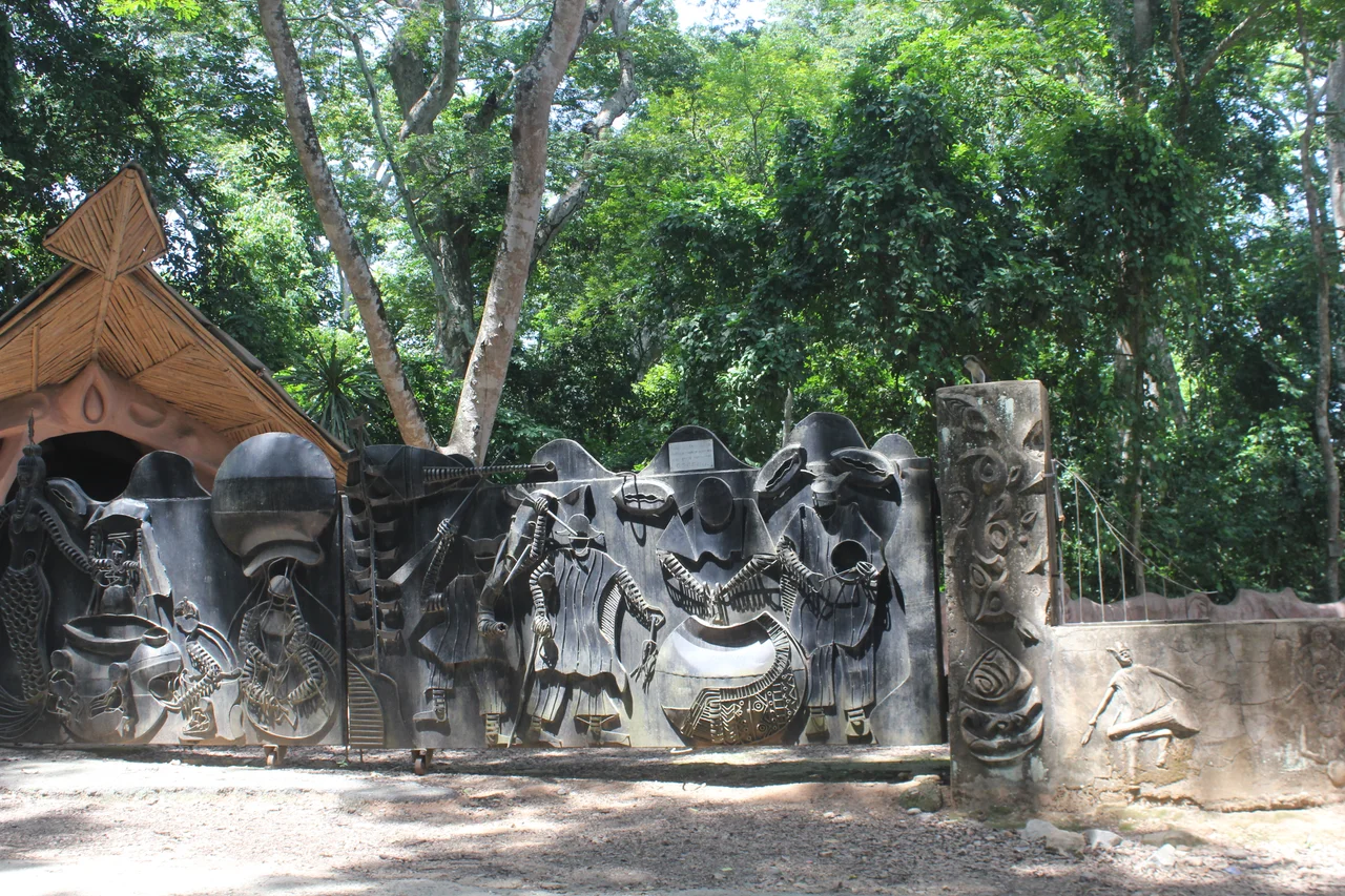 Osun Sacred Grove forest Osogbo Is known for its wield nature and various kinds of animals like monkey, ostriches and bath can be found in this groove with diverse other creatures like the Iwin(the genie) that sucks and prey on human for its living. The sacred forest has different kinds of indigenous youruba shrine inside of it with their certain significance attached to its nature.
The Osun sacred groove is well known in the Western part of Nigeria in which the people of Osun/Osogbo Osun believe that is the home of their ancestral. The Forest is a sign of authority in the Old Yoruba Empire which were ruled by their traditional ruler prior to the colonial era and serves as a Sacrifice Entity for carrying all spiritual matters of the kingdom.
The First king of Osogbo Oba Adenle who disseminated a vibrant character among the people of Osun Osogbo also comtributed to the attainment of the Sacred Osun Groove.