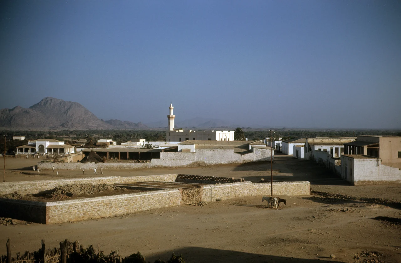 Pictures taken while stationed at U.S. Army Kagnew Station, Asmara, late 1940s.
Probably polo field, looking across town to the mosque's tower.