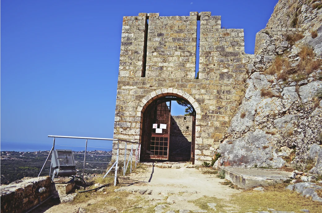 Κάστρο Αγίου Γεωργίου,το μνημείο εξαιρετικό και η θέα μαγευτική