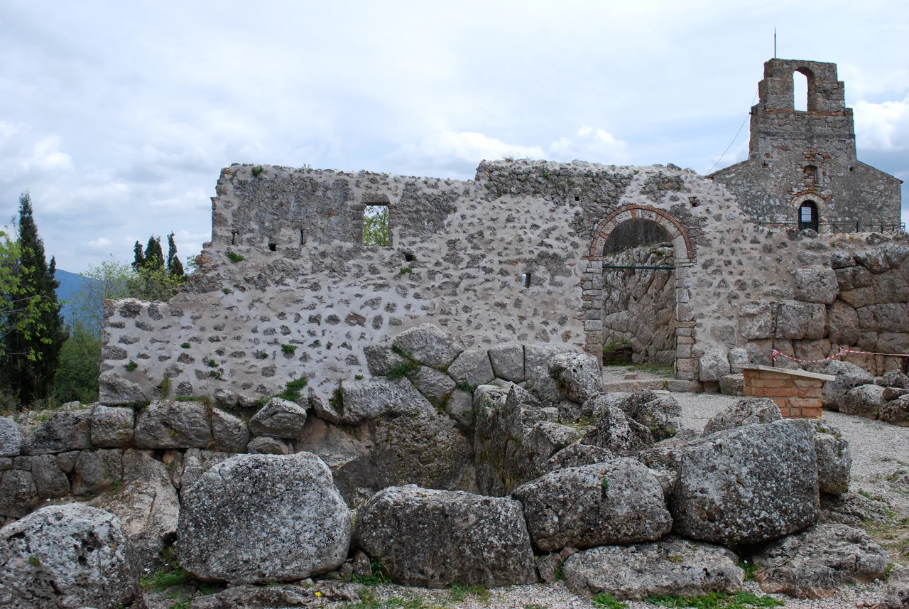 Vue du Nécromanteion.