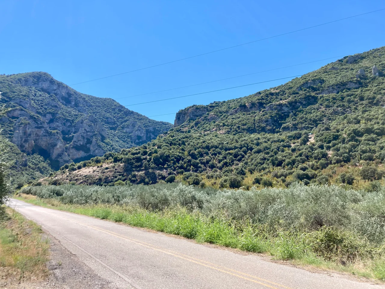 The site of ancient Heraclea in Trachis, as seen from the road leading from Gorgopotamos towards modern Iraklia. At centre is the akropolis, as identified by Béquignon (1936), with the area of the settlement in the lower half of the image.