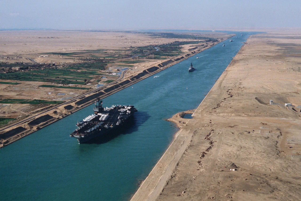 An aerial port bow view of the aircraft carrier USS AMERICA (CV 66) during its transit through the canal.