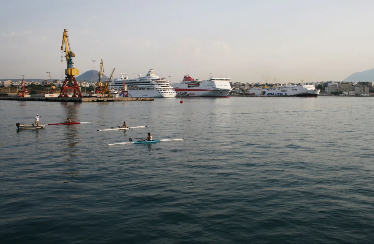 Heraklion is Crete's major sea port and is the fourth largest city in Greece. Ships arrive and leave this harbour to many of the surrounding Greek islands as well as to the Middle East and North Africa.