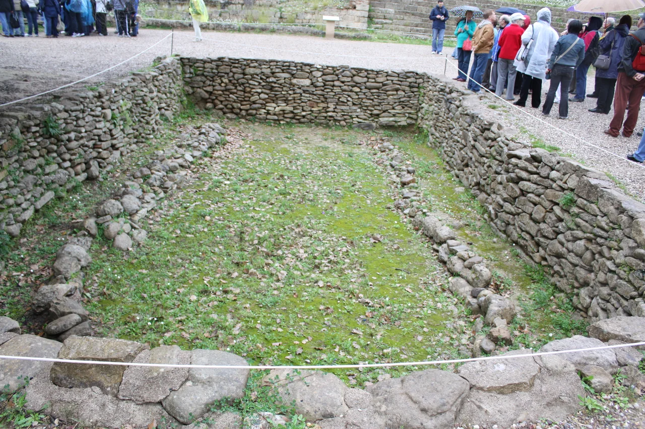 Prehistoric building in northern Olympia, Greece. According to nearby signs, Wilhelm Dörpfeld and Fritz Weege discovered this and other houses in 1908. They date to the late Early Helladic III period or later, 2150-2000 BC.
