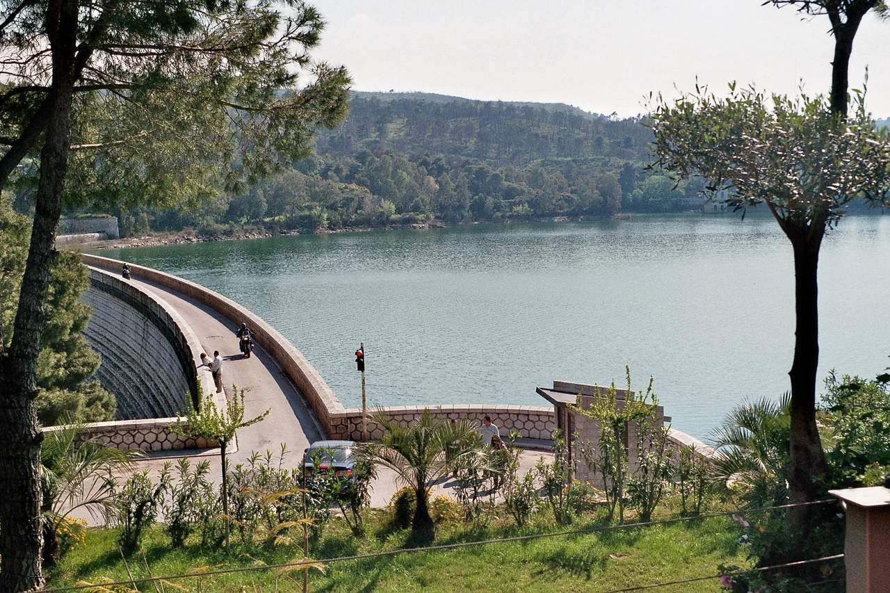The gravity dam of en:Lake Marathon in Attica/Greece