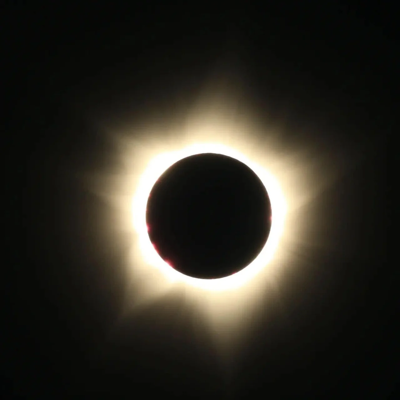 Rezultadu husi ECLIPSE Solar TOTAL  iha TIMOR-LESTE nebe ohin Ekipa DNMG hamutuk ho  CIENTISTAS International,Komunidade sira ho entuciasmu ne’ebe nakonu hodi partisipa husi prosesu EVENTU Astronômico inisiu too Remata.  
História fenomenu Astronômico uniku iha Timor-Leste ho tipu HIBRIDU. 

Parabéns EKIPA DNMG ba preparasaun hotu Kona ba Eventu Astronômico ida né.
 20/04/2023💪🏻🙏.