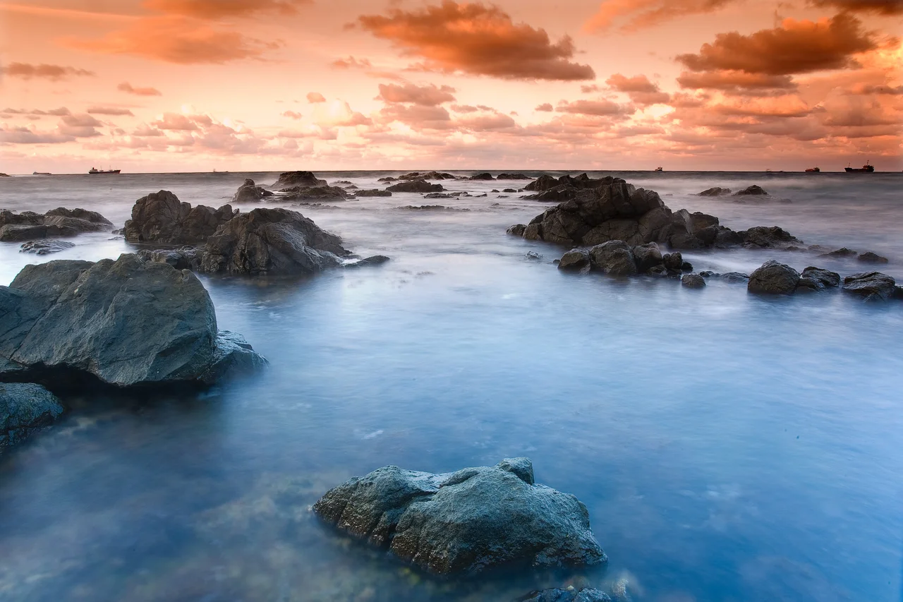 Long exposure photograph from Dalia Beach in Kilyos, Istanbul, Turkey. Cokin GD Tobacco, P120 used.