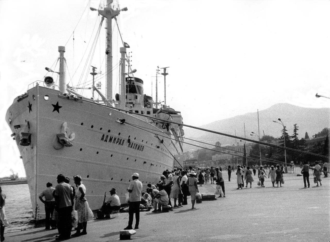 The liner Admiral Nakhimov in the Yalta port a day before his death in a collision with the bulk carrier Peter Vasev.