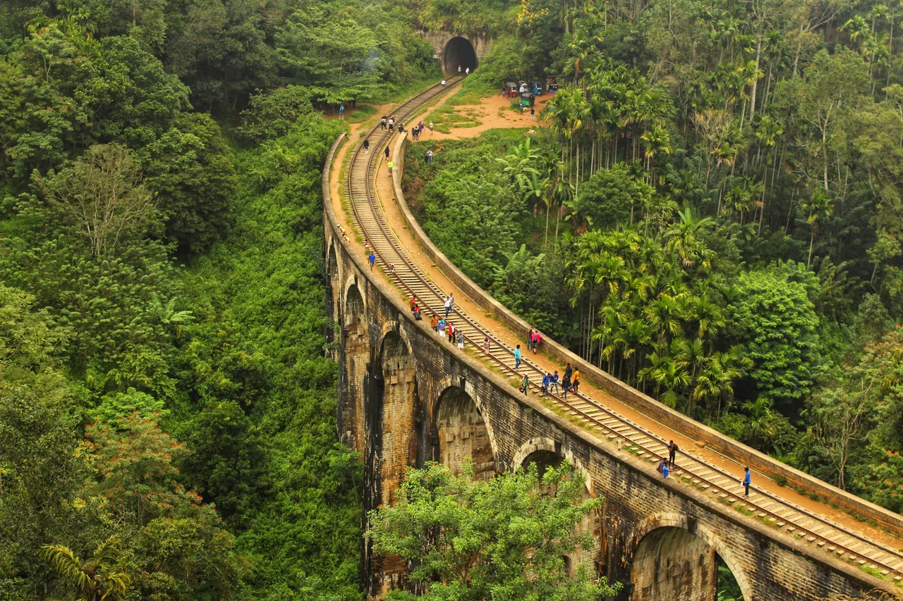 One of the highlights in the mountain village Ella is the 30-meter high Demodara Nine Arch Bridge.  It is one of the best examples of colonial-era railway construction in the country. The construction of the bridge is generally attributed to a local Ceylonese builder, P. K. Appuhami, in consultation with British engineers. Height‎: ‎80 ft (24.38m) Total length‎: ‎300 ft (91.44m)