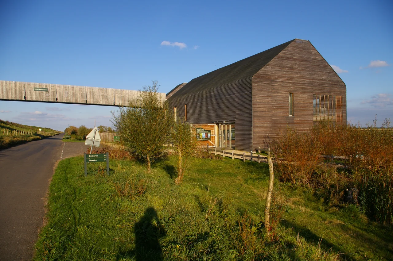 Welney Wetland Centre The Welney Wetland Centre is run by the Wildfowl and Wetlands Trust.  The Welney washes are across the bridge, past the road and the New Bedford River.  The visitor centre has a cafe, which acts as a useful source of tea and cake for tired cyclists.