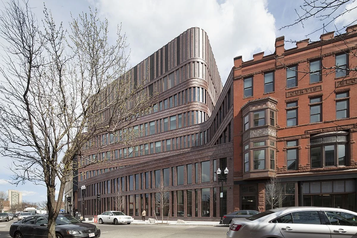 Connection between Curtis building and new facade