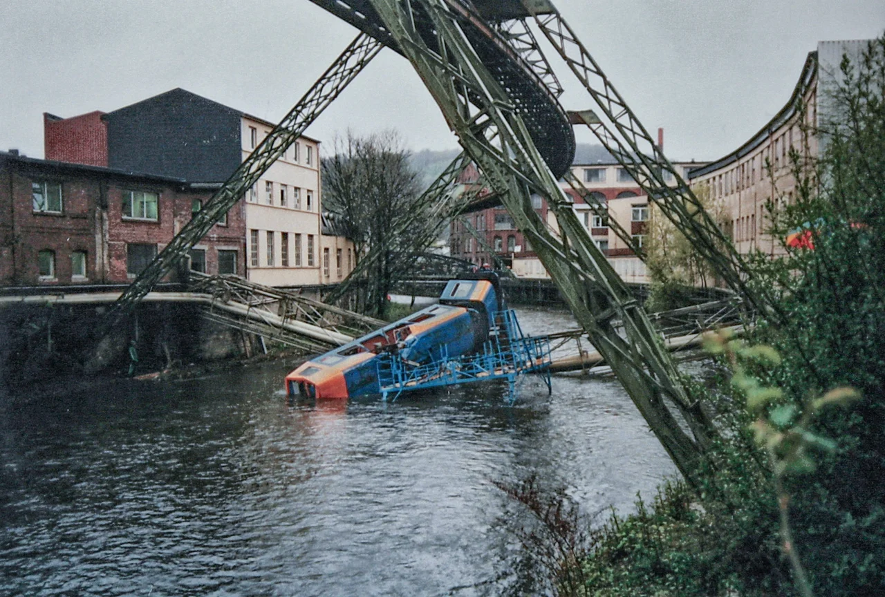 Aftermath of the 12 April 1999 derailment of a Wuppertal Suspension Railway train, the result of track-maintenance equipment not being removed from the line before the resumption of normal traffic..