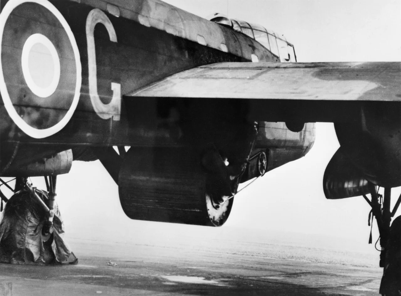 Operation CHASTISE: the attack on the Moehne, Eder and Sorpe Dams by No. 617 Squadron RAF on the night of 16/17 May 1943. A practice 10.000 lbs 'Upkeep' weapon attached to the bomb bay of Wing Commander Guy Gibson's Avro Type 464 (Provisioning) Lancaster, ED932/G 'AJ-G', at Manston, Kent, while conducting dropping trials off Reculver.