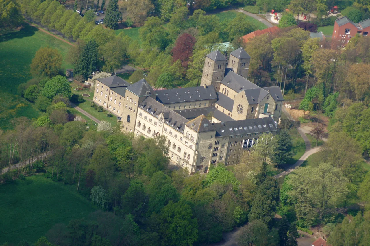 Die Abtei Gerleve in Billerbeck; die Aufnahme entstand während des Münsterland-Fotoflugs am 12. April 2014.