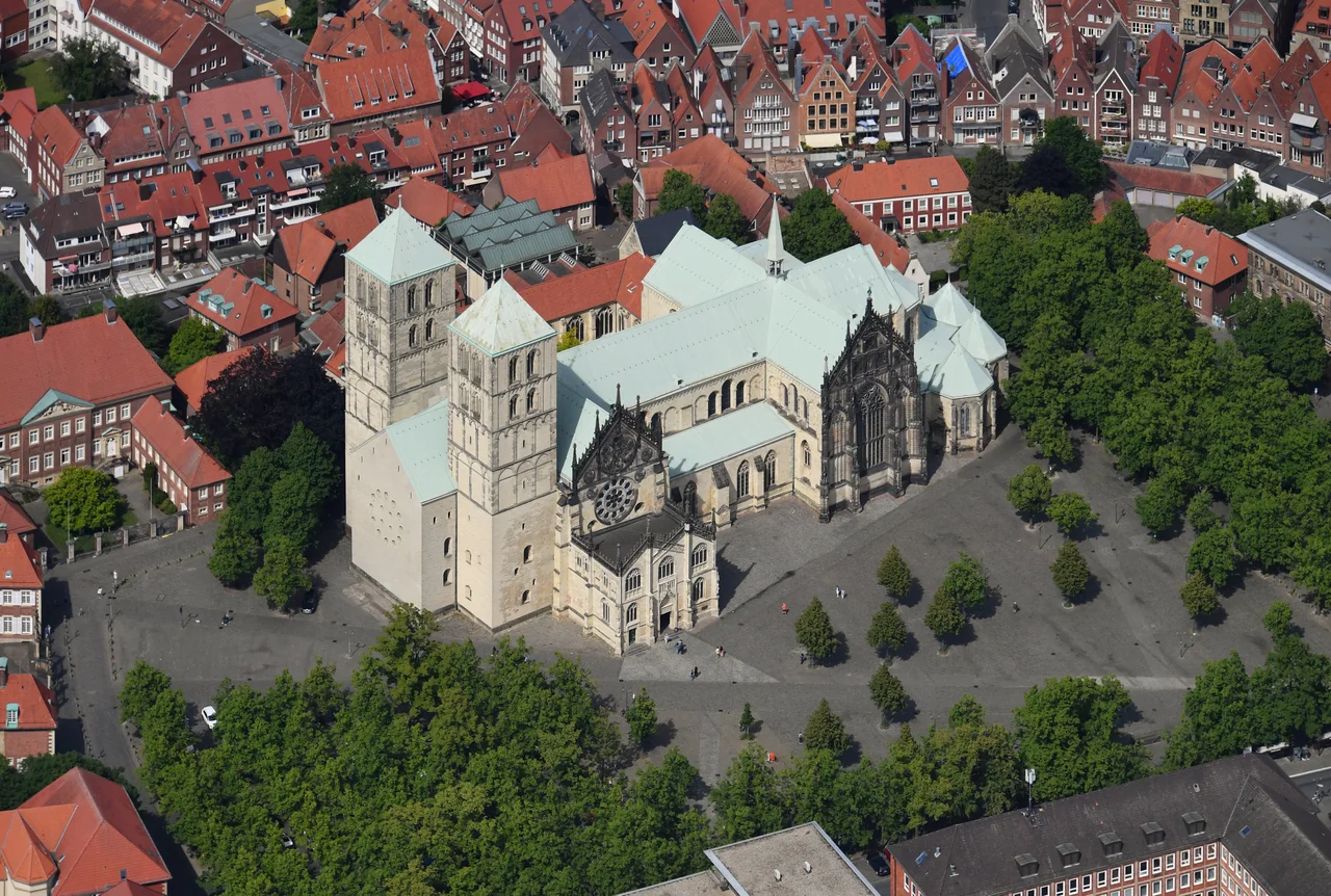 Aerial image of the Münster Cathedral (view from the southwest)