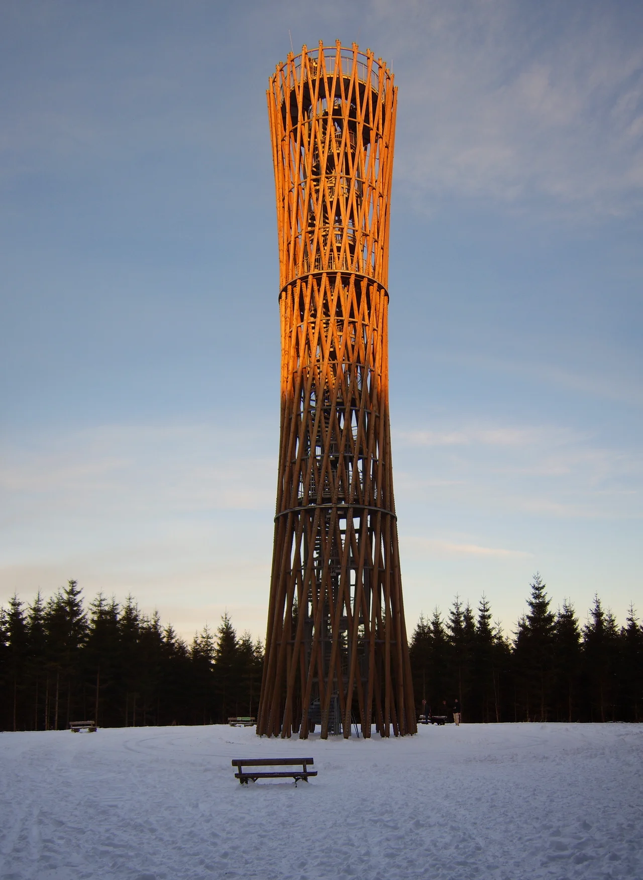 Der Lörmecke Turm im Arnsberger Wald nahe Meschede. Im Winter 2008/2009 (11.01.2009). 11 MPixel.