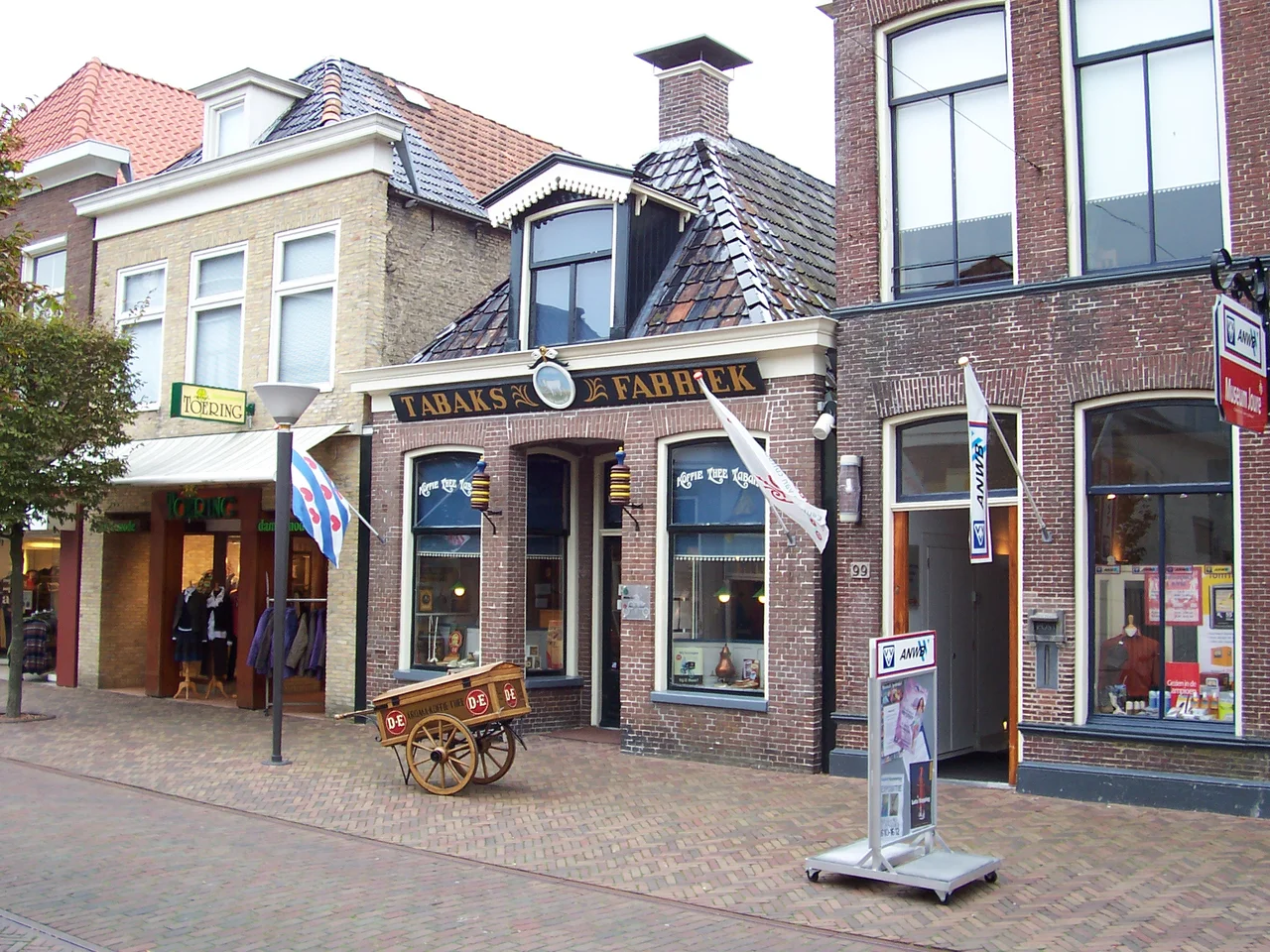 Museumwinkel "De Witte Os" in Joure. In deze winkel is de basis gelegd voor het bedrijf Douwe Egberts.