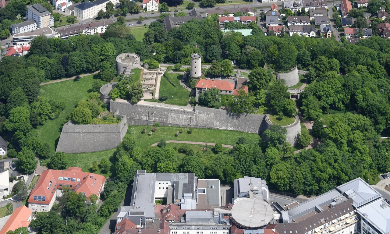 Aerial image of Sparrenberg Castle (view from the southwest)