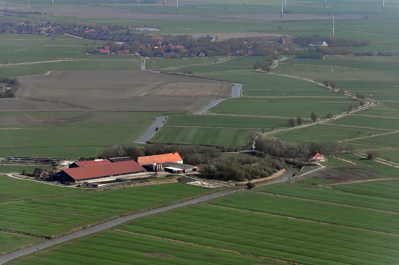 Luftbilder von der Nordseeküste 2013-05: Appingen, Neues Greetsieler Sieltief, Visquard