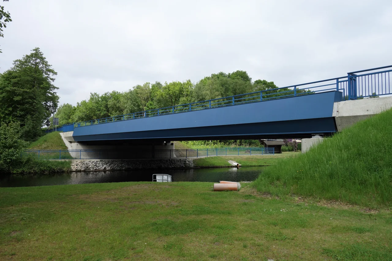 Road bridge over the Ems-Jade-Canal in Marcardsmoor
