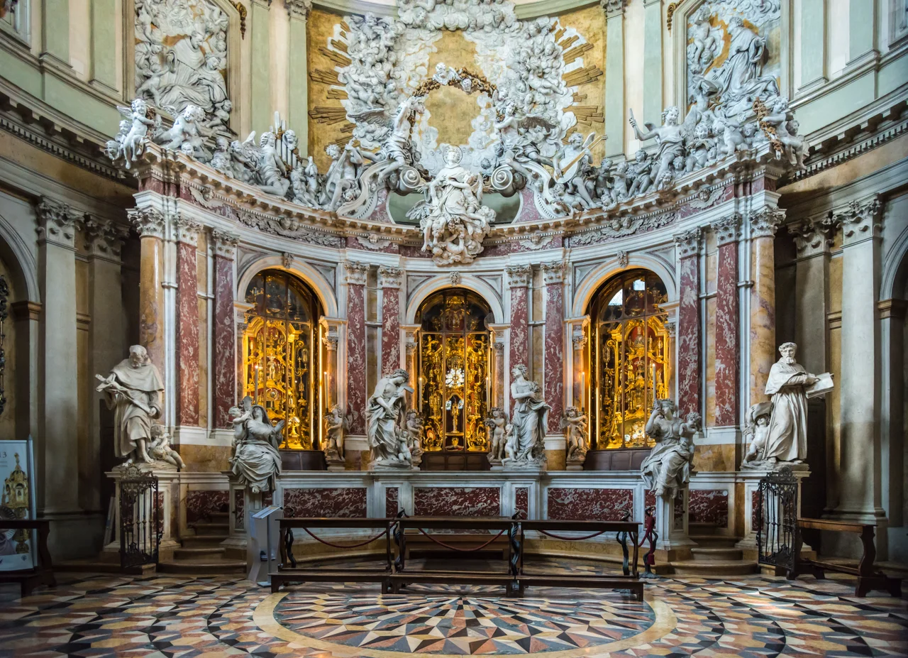 Basilica of Saint Anthony of Padua - The chapel of the relics, by the sculptor Filippo Parodi.