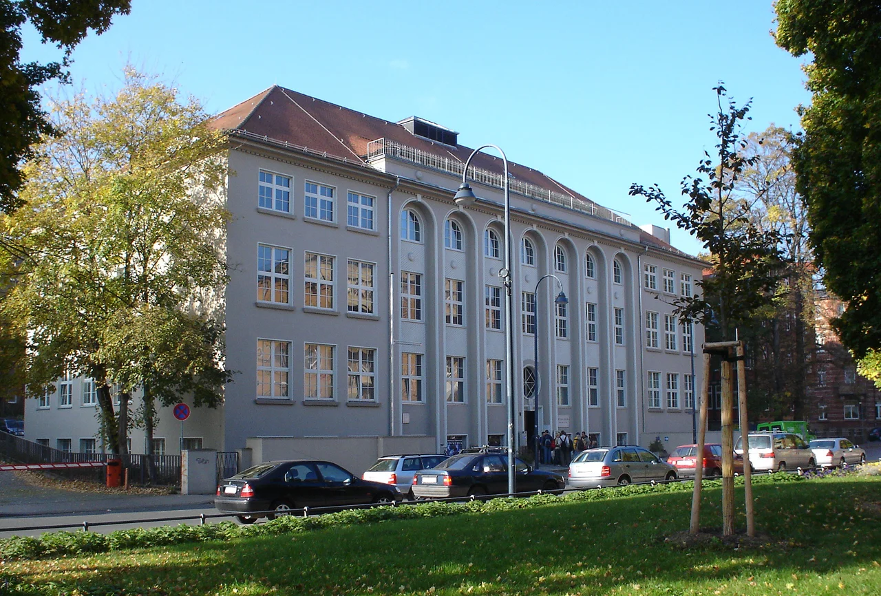 Frontansicht des Optischen Museums Jena. Fotografiert am 18.10.2005.