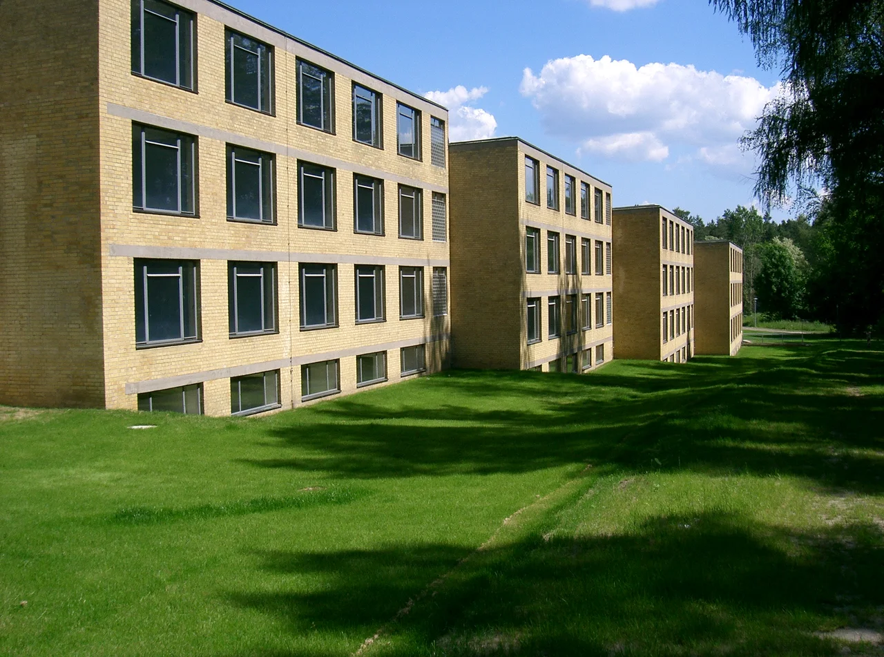 Building complex of the former federal school of the Allgemeinen Deutschen Gewerkschaftsbundes (engl. General German Confederation of Trade Unions) in Bernau bei Berlin. Here the student halls (front side).