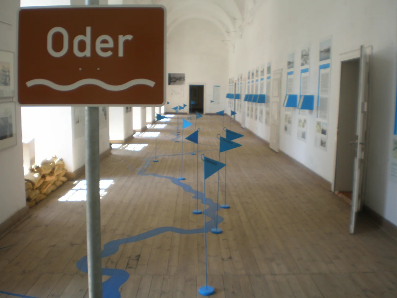 Expozice o řece Odře (Oder) v polském zámku Lubiąż