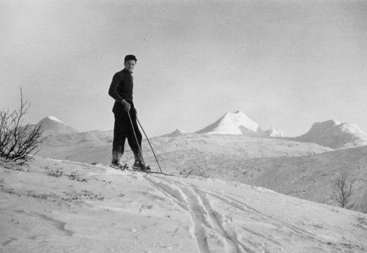 skiing on Drejerbakken near Sagmo mine