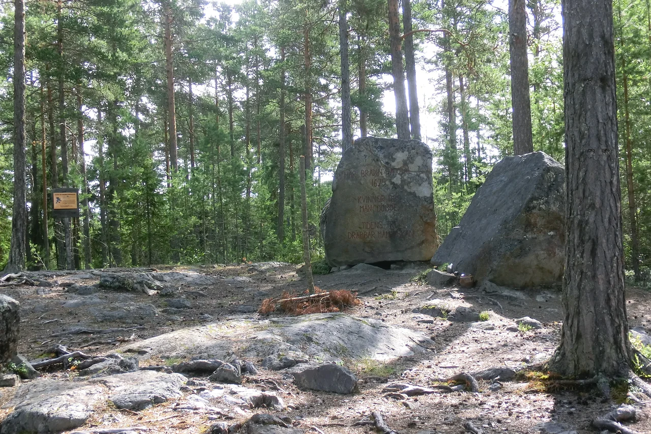 Häxberget, minnesmärke rest över en avrättningsplats från 1675,
This is a picture of an archaeological site or a monument in Sweden, number Ytterlännäs 29:2 in the RAÄ Fornsök database.