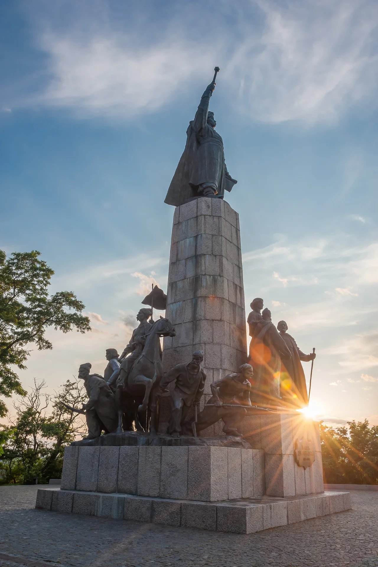 Монумент на ознаменування боротьби українського народу під проводом Б.Хмельницького, Чигирин, Замкова гора