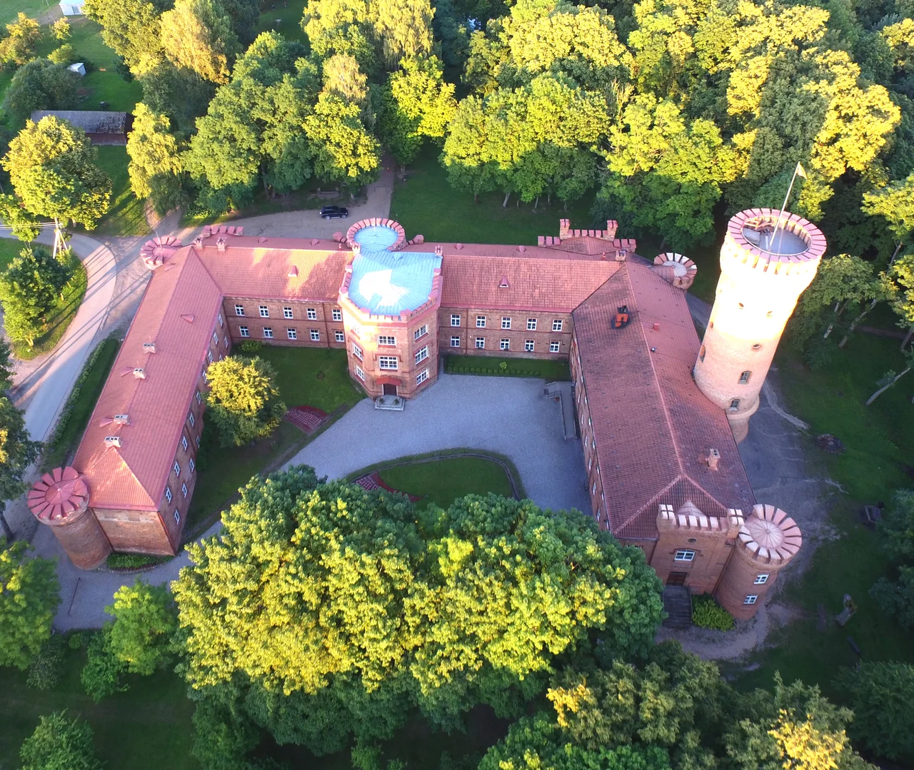 Aerial view of Raudonė castle