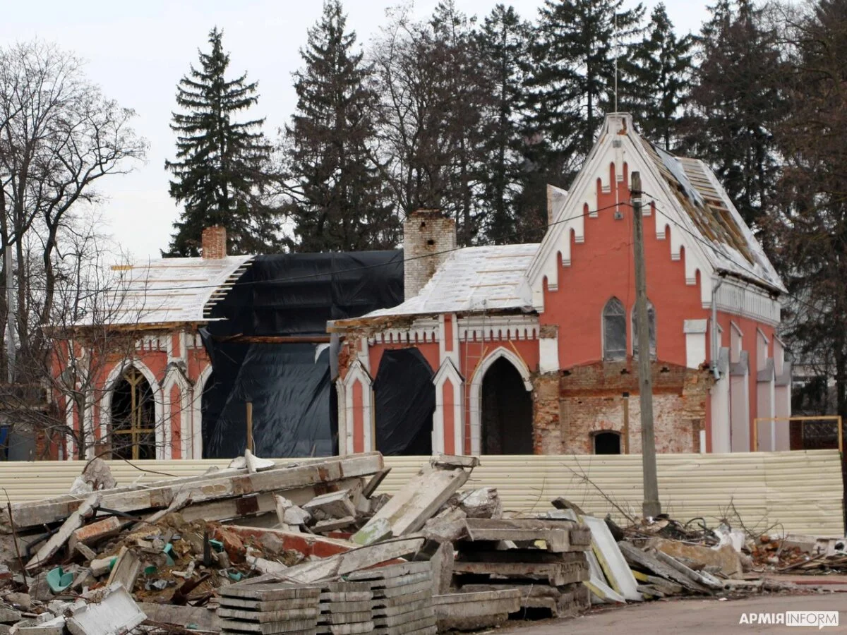 Historical house of V.V. Tarnovsky (Chernihiv, Ukraine), which housed a library, after Russian airstrike on 11 March 2022.