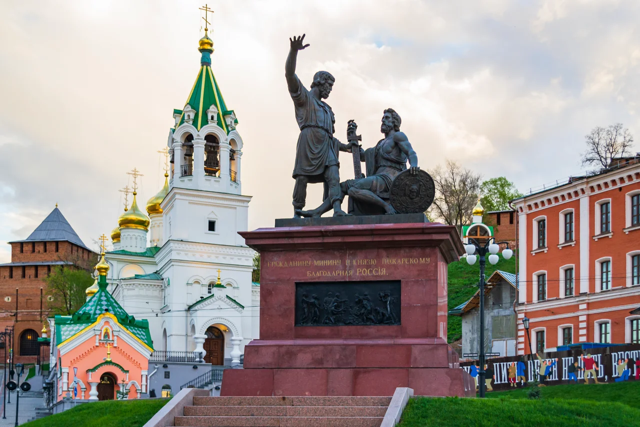 Площадь Народного Единства и памятник Минину и Пожарскому. Нижний Новгород