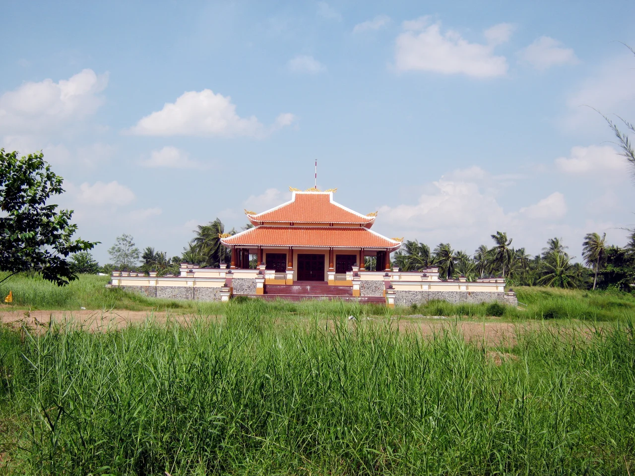 Đền thờ Bác Hồ tại ấp Đền Thờ, xã An Thạnh Đông, huyện Cù Lao Dung, tỉnh Sóc Trăng, Việt Nam. Ngôi đền được xây dựng năm 1970, vừa được trùng tu.
