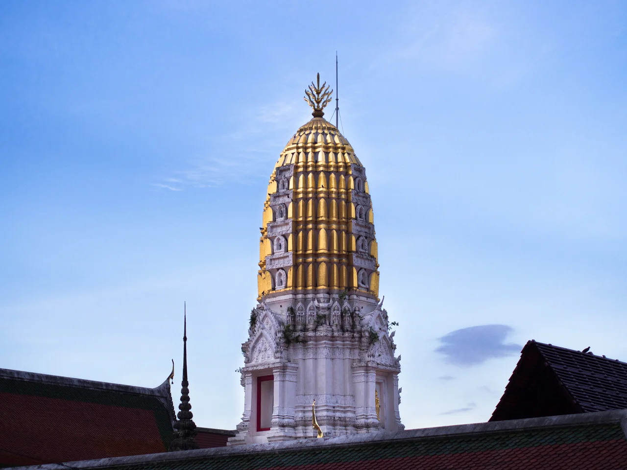 The "prang" of Wat Phra Si Rattana Mahathat in Phitsanulok at sunset.