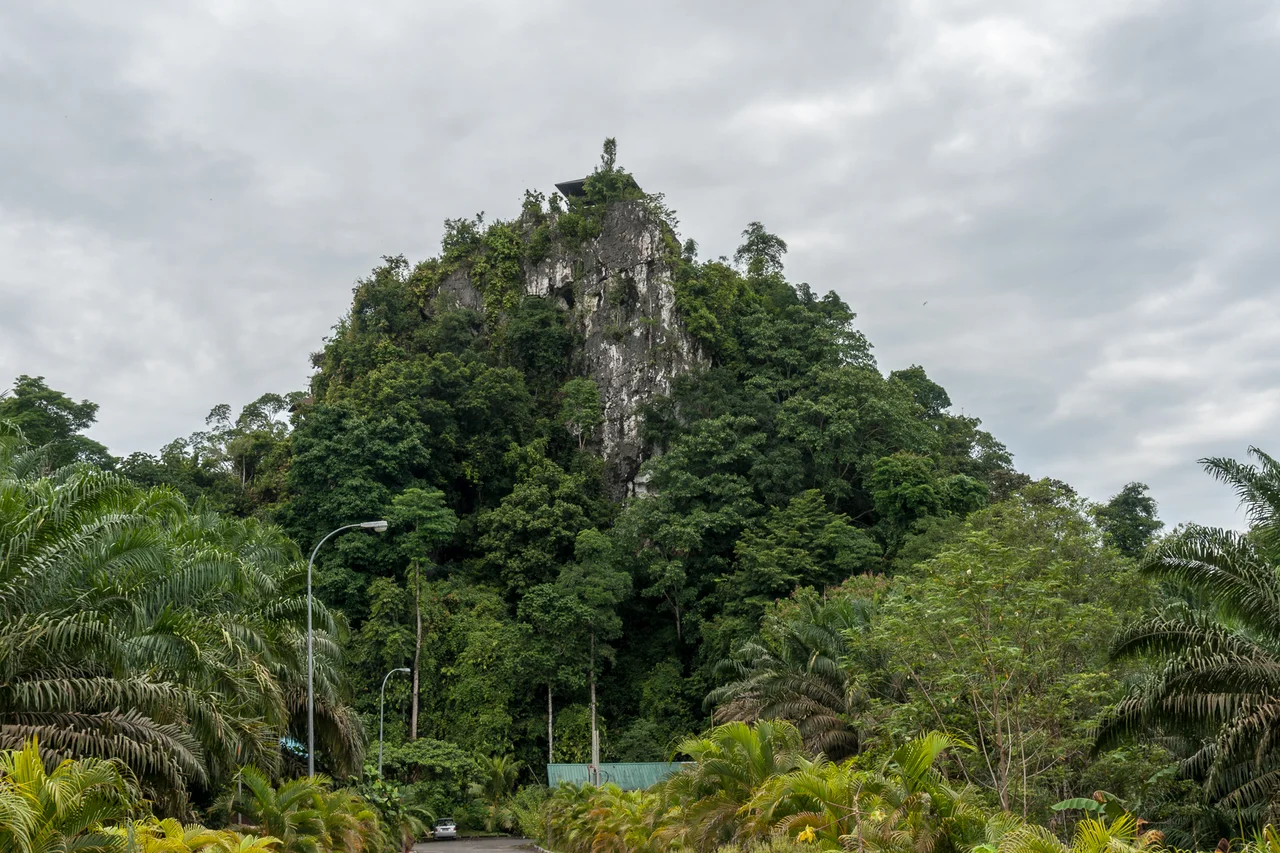 Kg. Batu Putih, Sabah: Agop Batu Tulug (Batu Tulug Caves) in District Kinabatangan