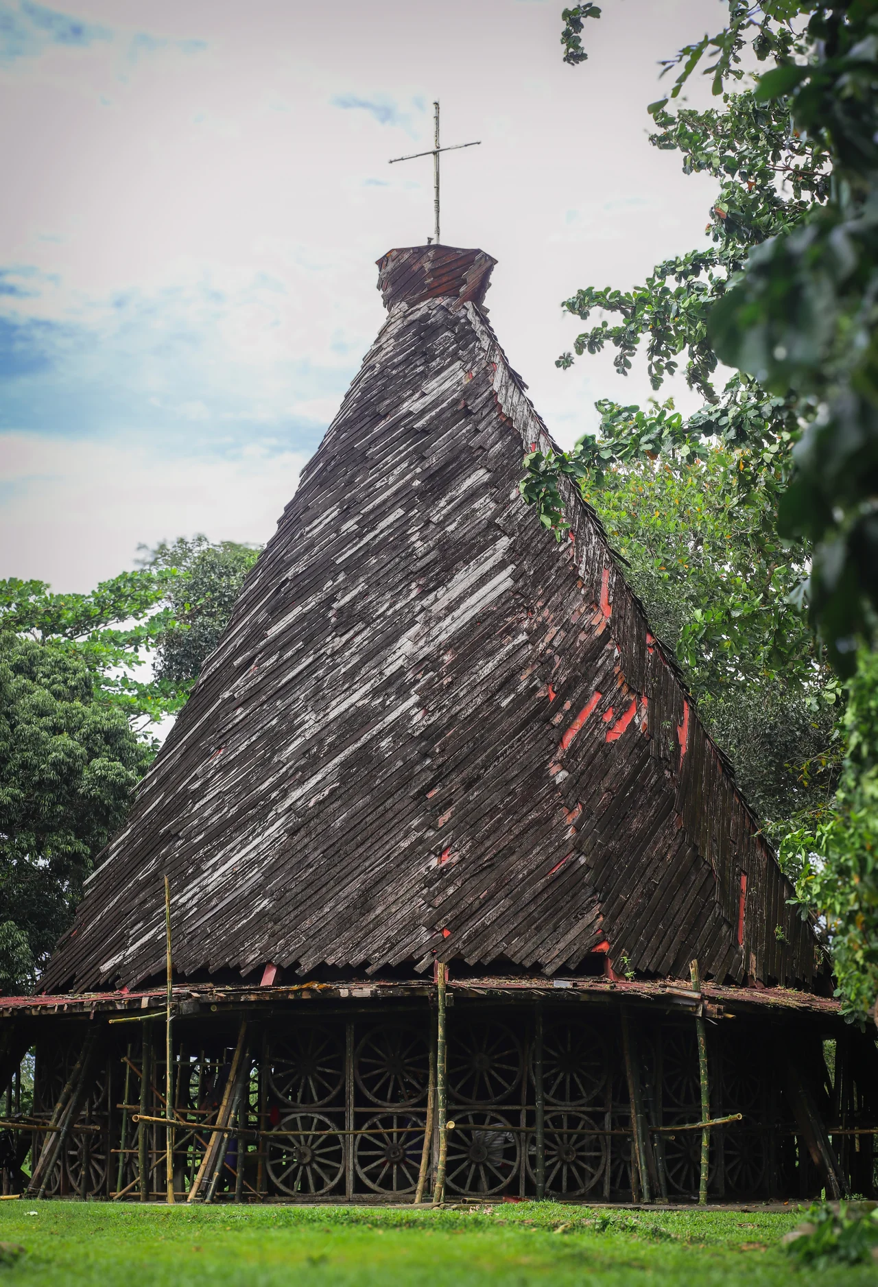 Built during the hacienda days of the 1960s, it is probably the most native-looking of all Philippine churches. Built by secular priest Msgr. Guillermo “Gigi” Gaston for the farm’s workers, its farming motif is reflected in its facade made mainly from various farm implements including plows, mortar (candle holders) and pestles (a holy water container), all indigenous to Hacienda Rosalia, as well as margaha sand and rocks from the nearby seashore.  The chapel’s benches were each made with slabs of hardwood by families who attended the mass.